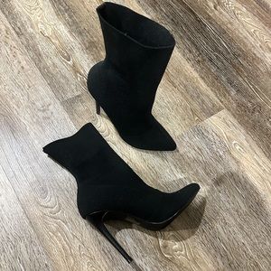 NWOB Steve Madden Century Woven Bootie